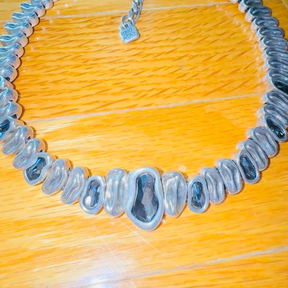 Like NEW AUTHENTIC UNO de 50 silver chicken necklace with blue stones - Picture 3 of 4